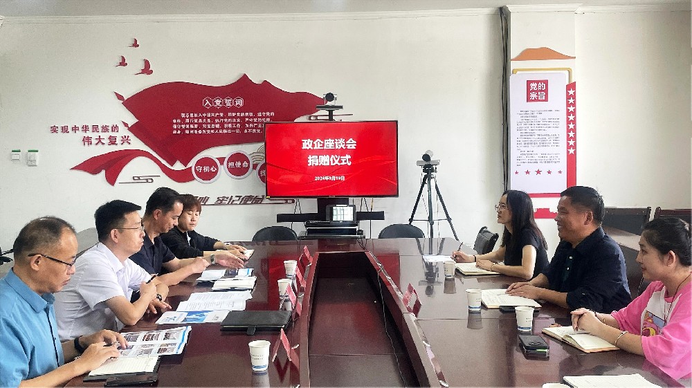 同創(chuàng)科技向庫爾勒市科技局捐贈LED智慧會議屏，助力科技發(fā)展